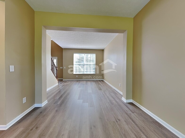 Building Photo - 684 Linden Creek
