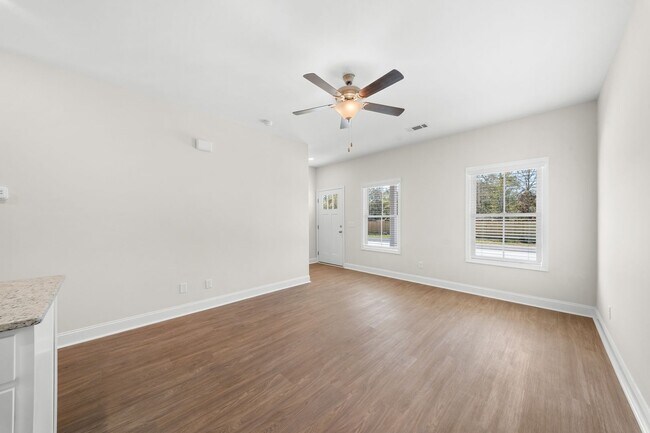 Building Photo - 102 Skye Dr