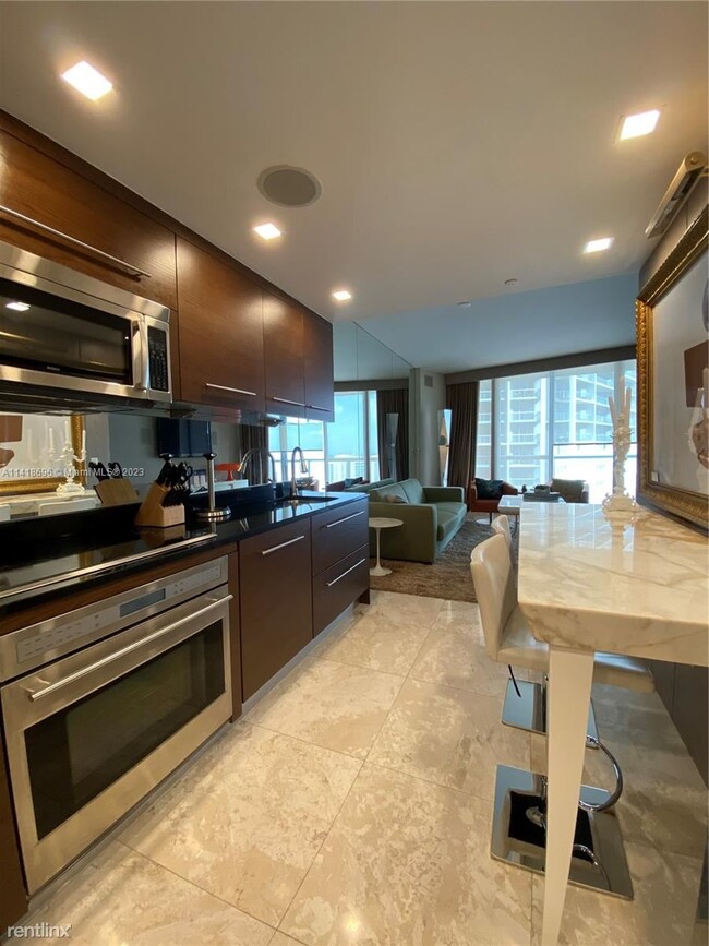 Building Photo - 1 br, 1 bath Condo - 495 Brickell Ave Apt ...