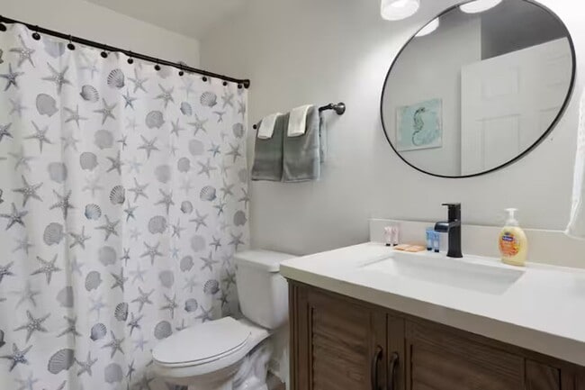 Building Photo - Furnished Duplex