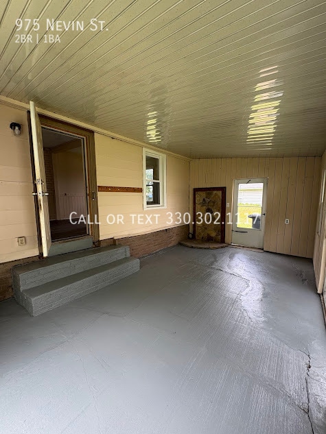 Building Photo - 975 Nevin St