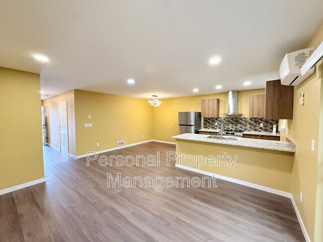 Building Photo - 5711 NE 74th Ct