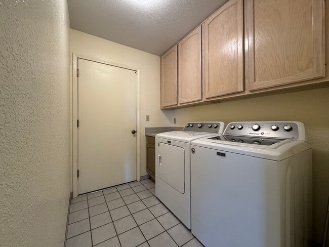 Building Photo - 3BR/2BA/2CG, 1836 sq.ft. rental with POOL ...