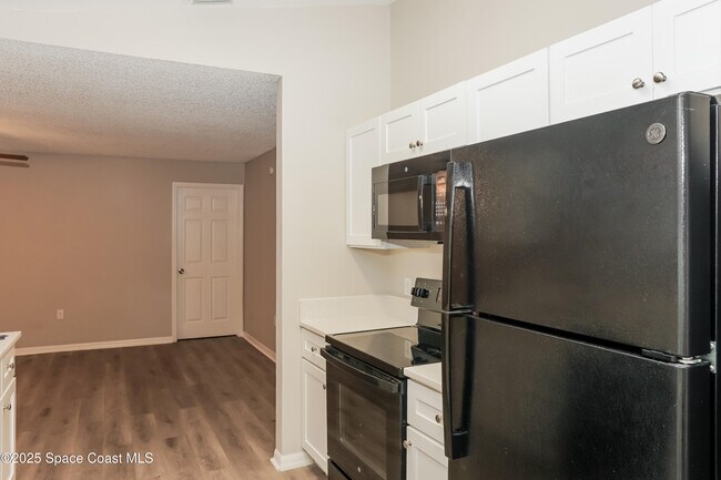 Building Photo - 430 Almansa St NE