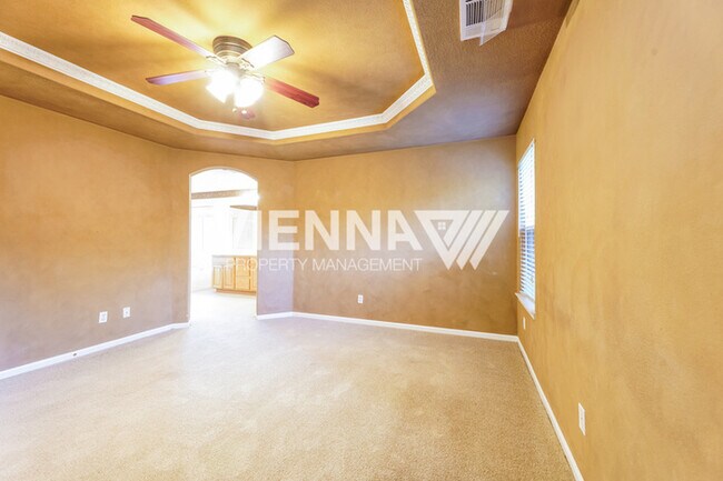 Building Photo - Spacious 4 Bedroom Home in Desirable Neighborhood