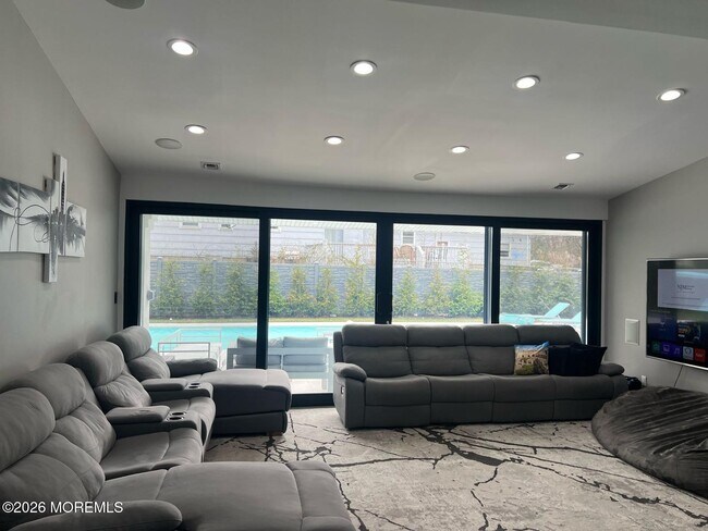 Building Photo - 612 Deal Rd