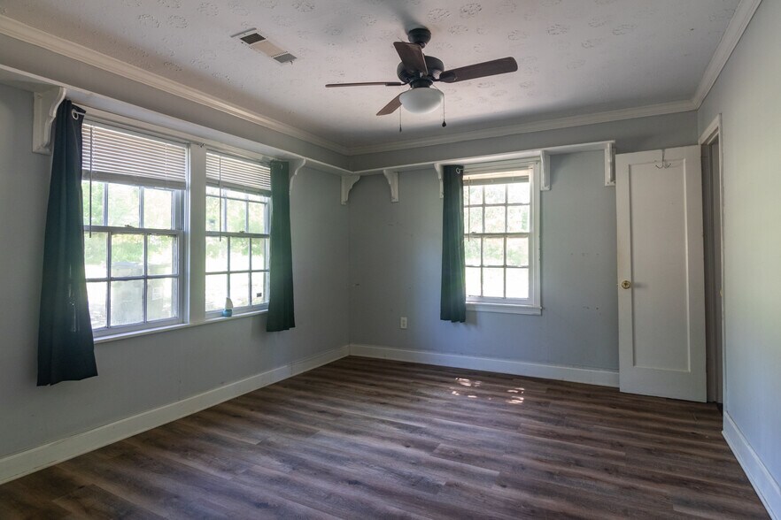 Building Photo - 6740 Marsh Ave