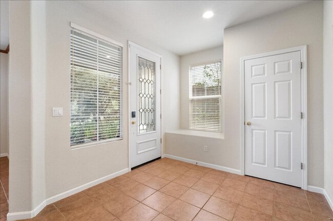 Building Photo - 1073 Huntly Dr