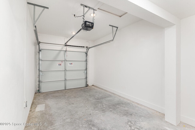 Building Photo - 1605 Par St NE