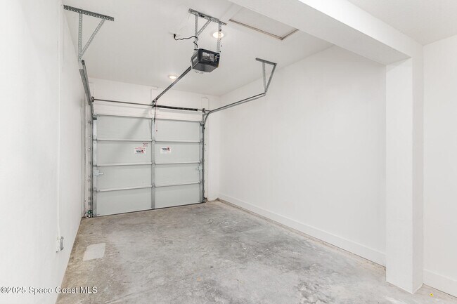 Building Photo - 1635 Par St NE