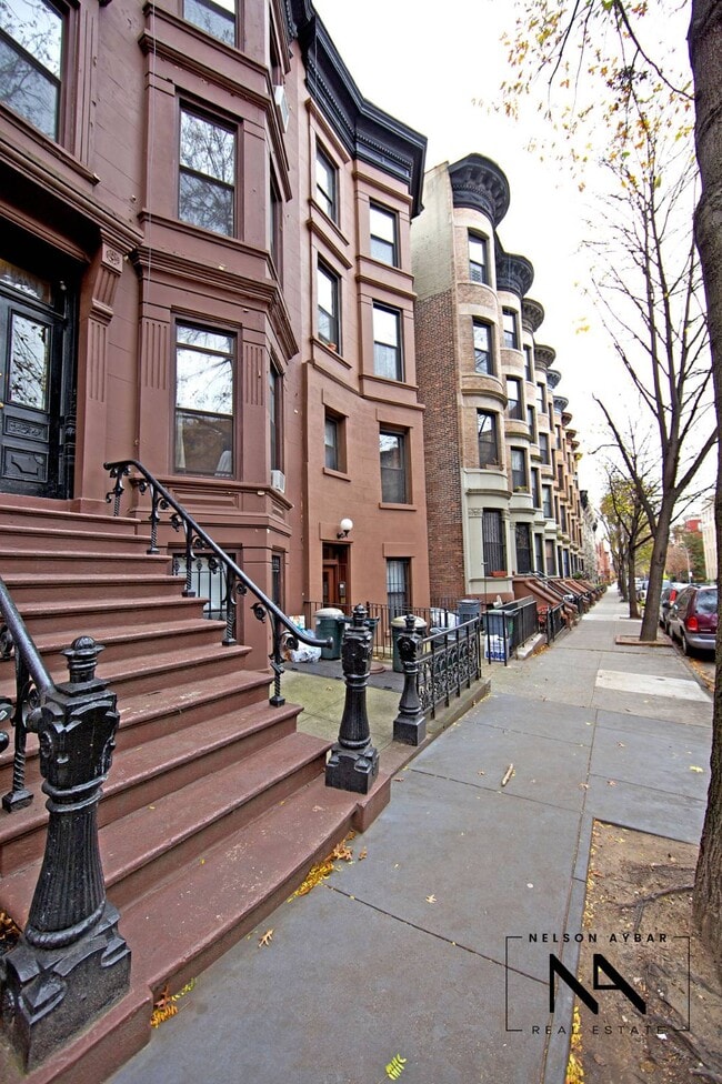 Primary Photo - 800 President St