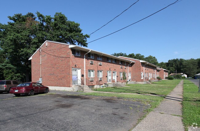 Primary Photo - Tomshir Apartments