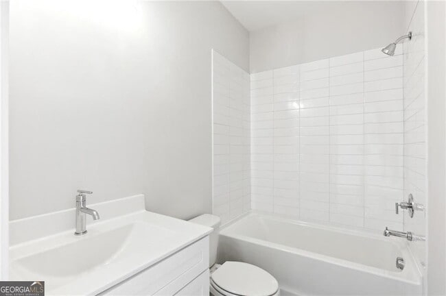 Building Photo - 138 Chestnut Cir