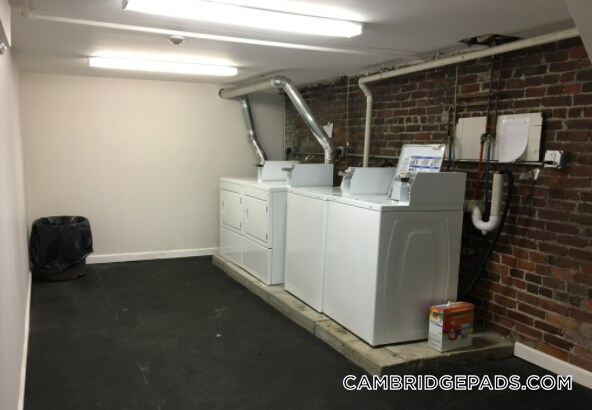 Building Photo - 102 Willow St