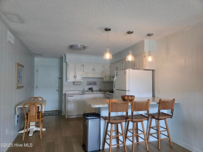 Building Photo - 301 Commerce Way