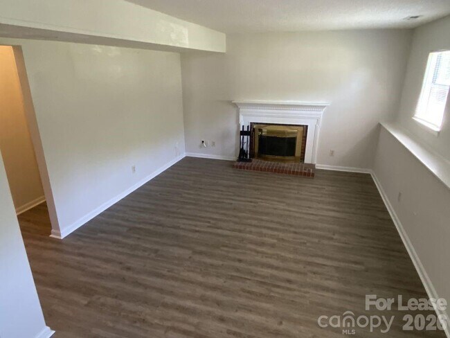 Building Photo - 3122 Periwinkle Ct