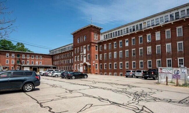 Building Photo - 413 2nd St