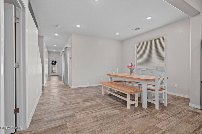 Building Photo - 4524 McBee Ct