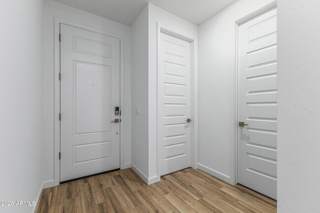 Building Photo - 6949 W Buckhorn Trail