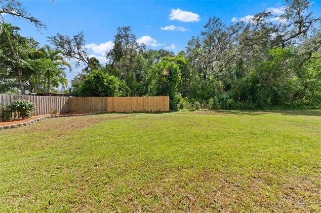 Building Photo - 1908 N Village Ave