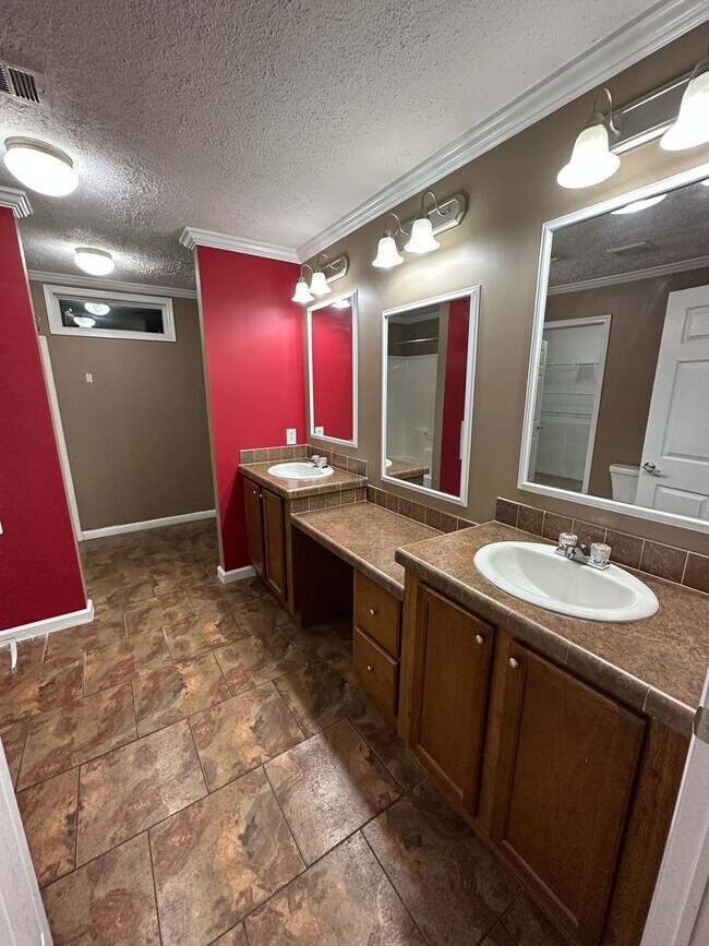 Building Photo - 5 BR, 3.5 BA, 2432sf home on almost 17 acres!