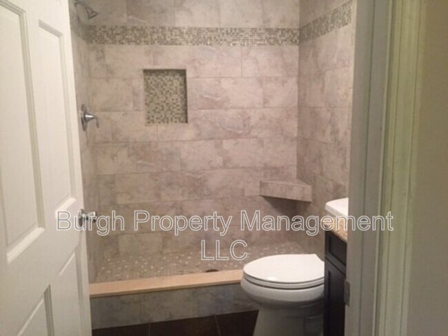 Building Photo - 6 Regina St