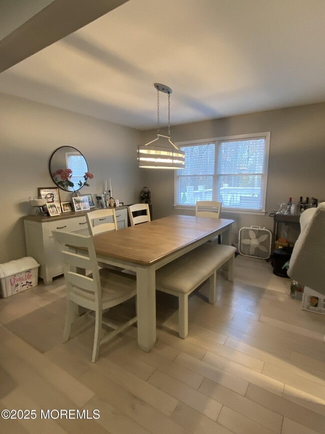 Building Photo - 11 Walnut Ct