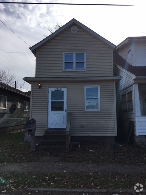Building Photo - Two Bedroom One Bath Home In Huntington