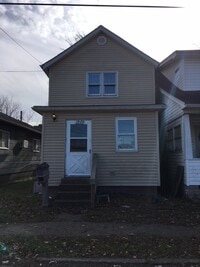 Building Photo - Two Bedroom One Bath Home In Huntington