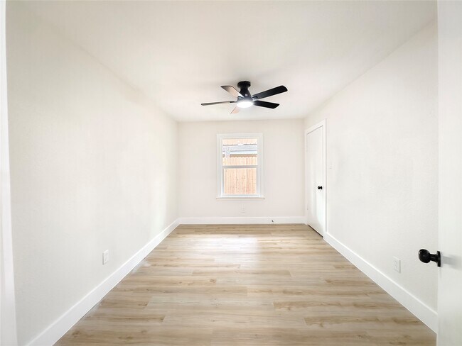 Building Photo - 9906 Bassoon Dr