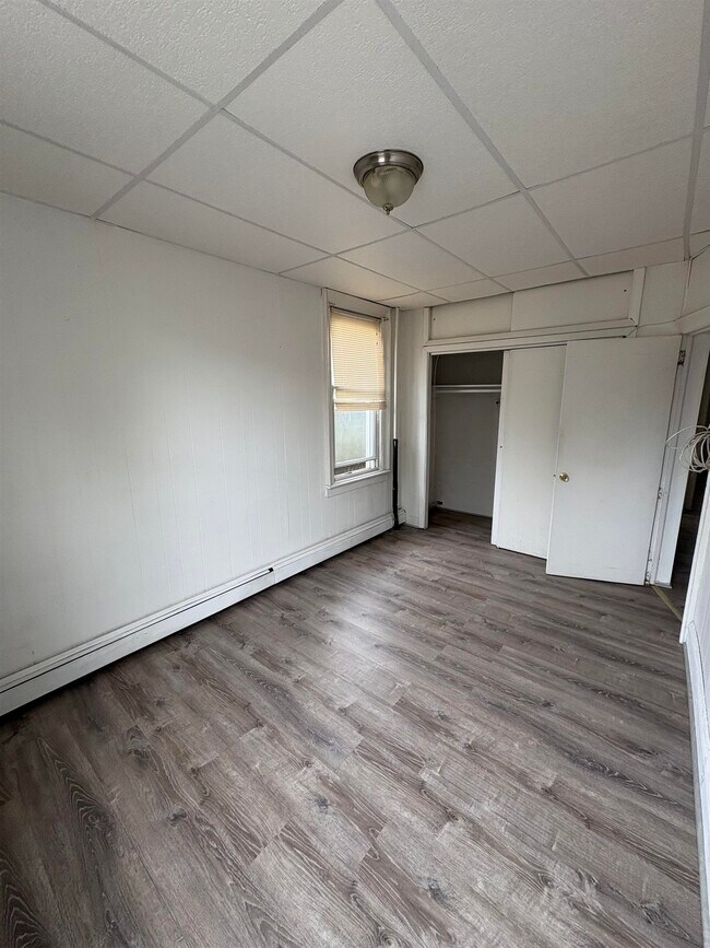 Building Photo - 21 Vreeland Terrace