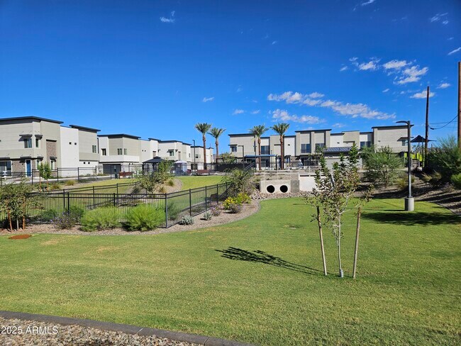 Building Photo - 651 N Ironwood Dr