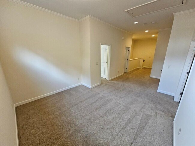 Building Photo - 2104 McFarlin Ln