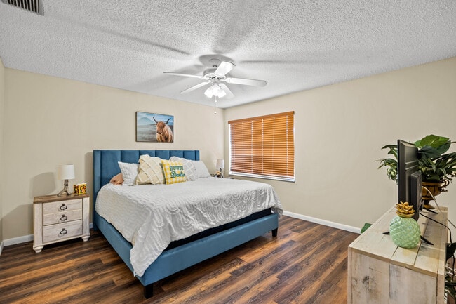 Building Photo - 12196 Sag Harbor Ct