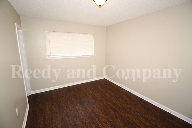 Building Photo - 2447 Wellons Ave