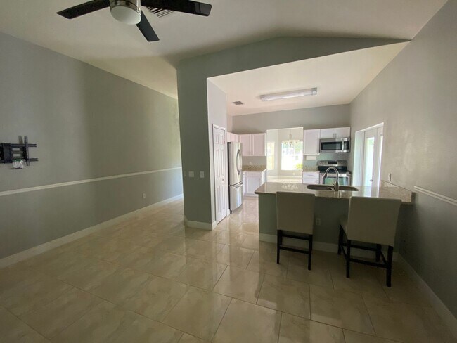 Building Photo - 4/3 Kissimmee Home with Guest-Suite