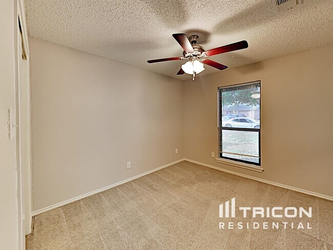 Building Photo - 1637 Woodhall Way