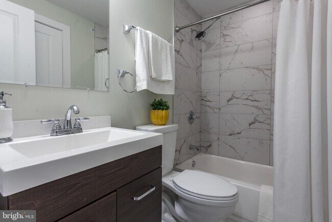 Building Photo - 1533 Parrish St