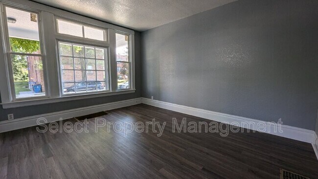Building Photo - 1115 Maple Ave