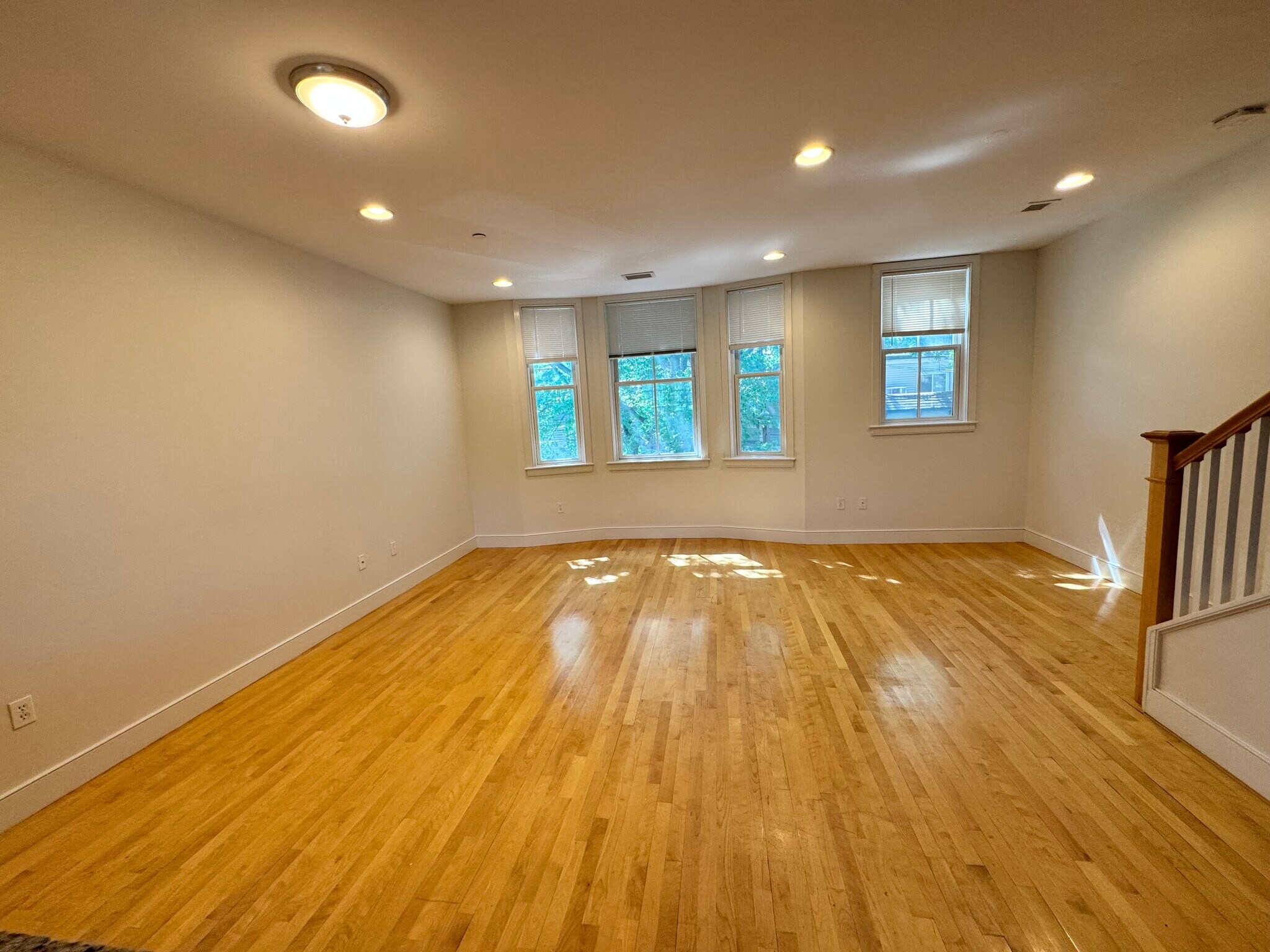 Building Photo - 108 2nd St