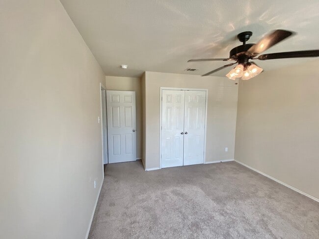 Building Photo - Open Floorplan and Amazing Resort Style Community!