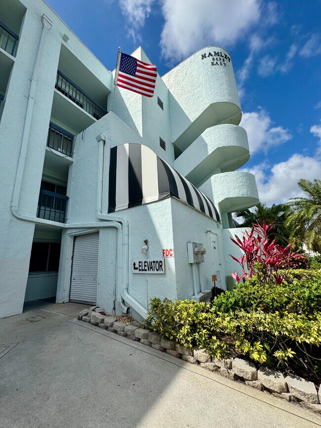 Building Photo - 6698 10th Ave N