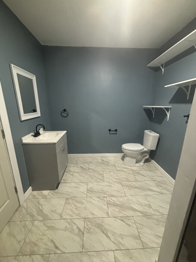 Building Photo - 225 E Bergey St