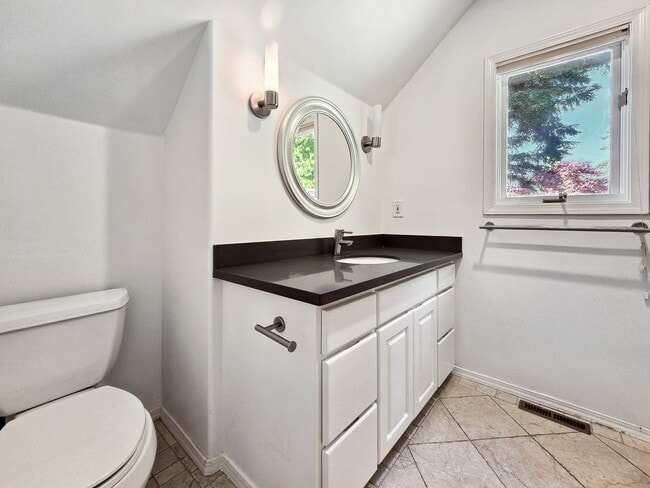 Building Photo - Stunning 4-Bedroom Home with Luxurious Mas...