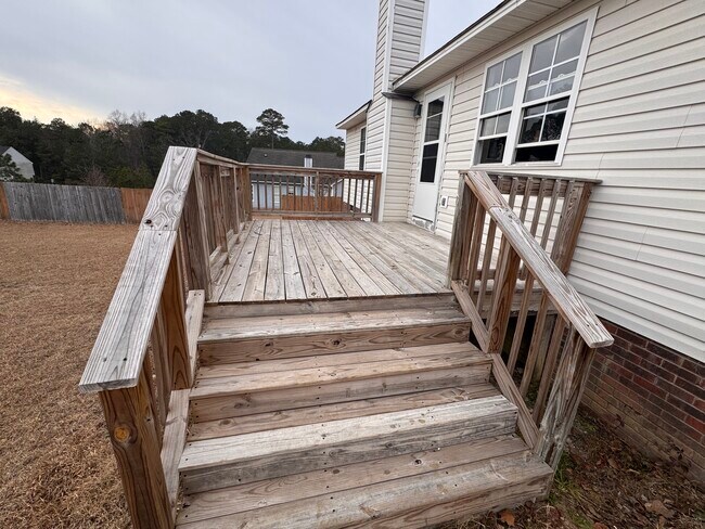 Building Photo - 885 Ridge Rd