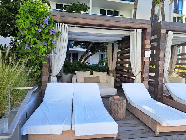 Building Photo - 2301 Collins Ave