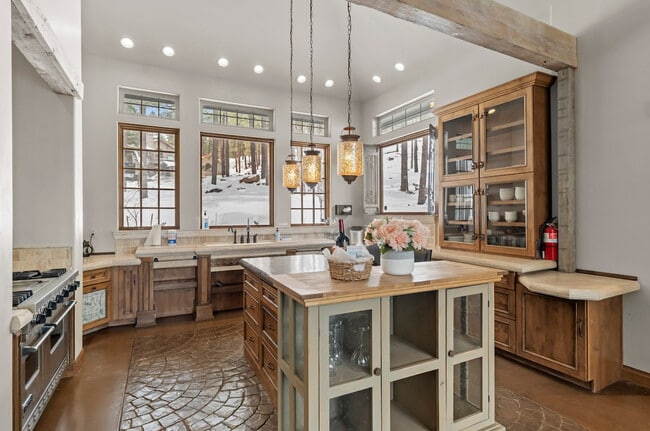 Building Photo - 4955 Hidden Hollow Rd