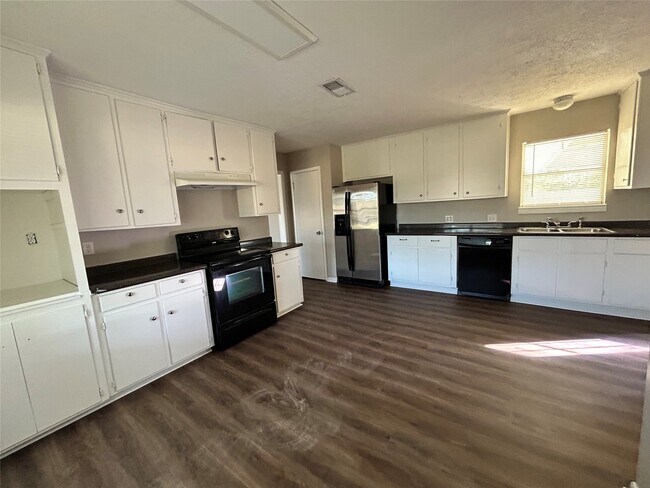 Building Photo - 1504 Greenbriar Ave