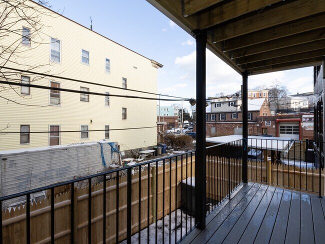 Building Photo - 5 Tovar St