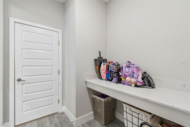 Building Photo - 9911 Campanula Ct
